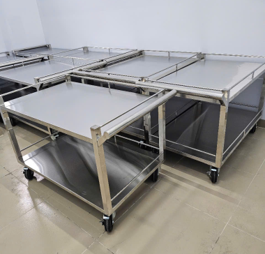 Xe Đẩy Inox: Từ A-Z Về Lợi Ích & Ứng Dụng Trong Mọi Ngành Nghề