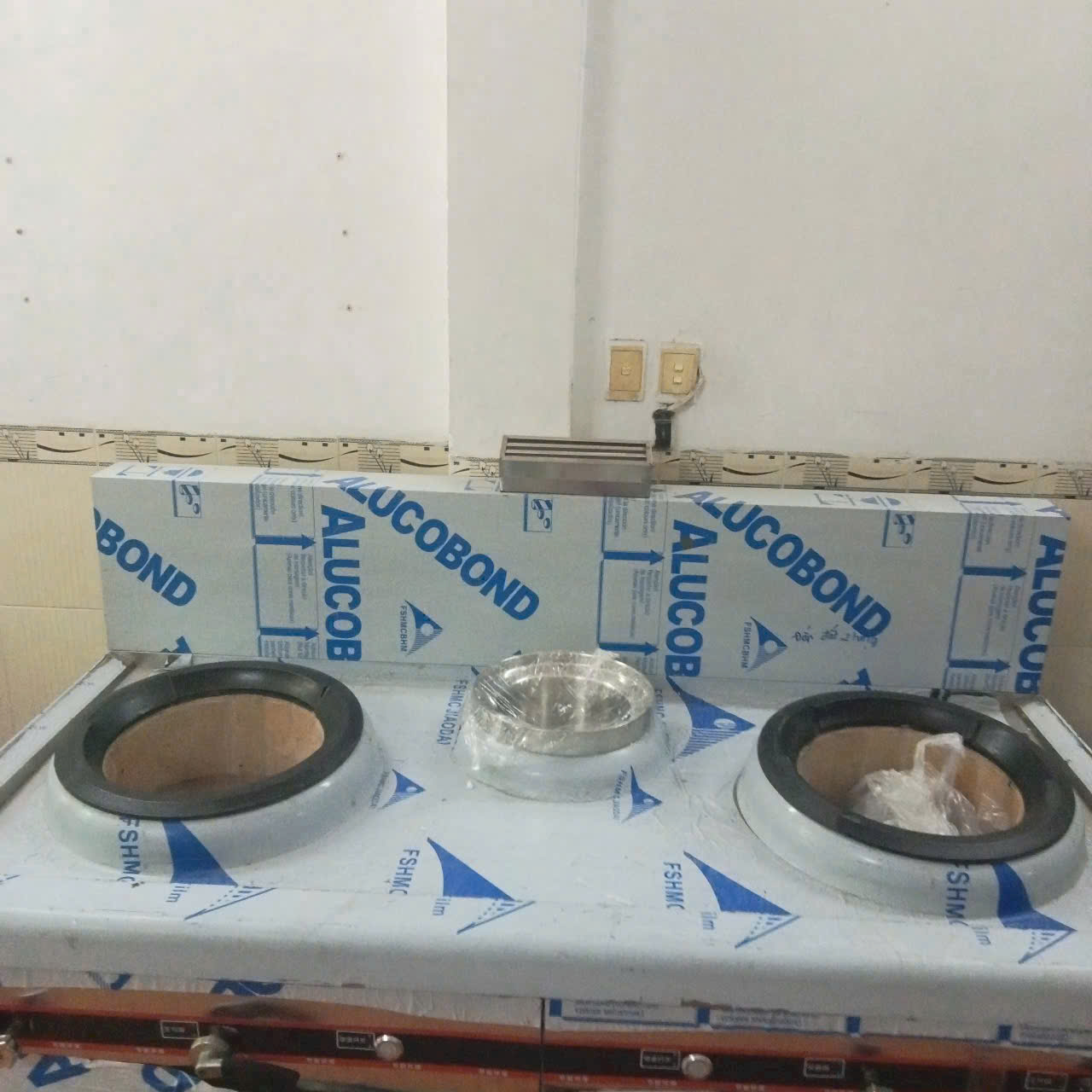 So Sánh Bếp Á Thường Và Bếp Á Quạt Thổi Họng Đất Chi Tiết