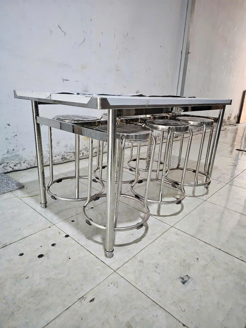 TỦ, BÀN, GHẾ INOX